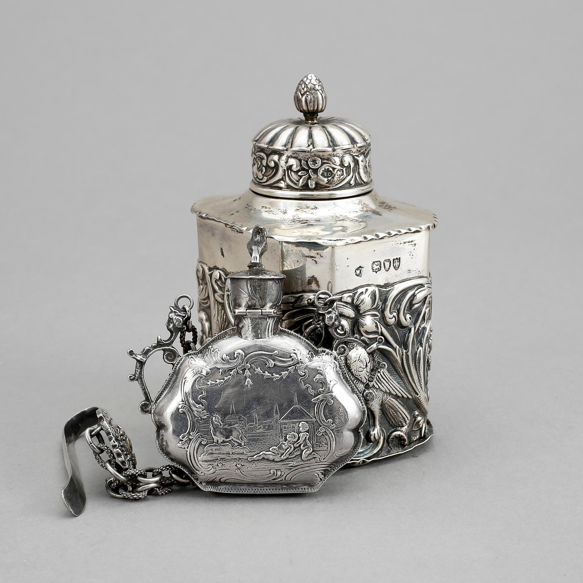 TEDOSA SAMT PLUNTA, silver, London 1894 resp Nederländerna med engelska sekundärstämplar 1887. Tot ca 274 gram.