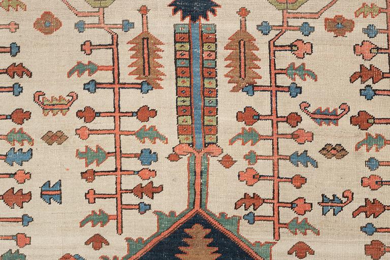 An antique Heriz Serapi carpet, West Persia, c. 616 x 407 cm.