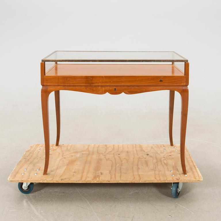 Display table Rococo style, first half of the 20th century.