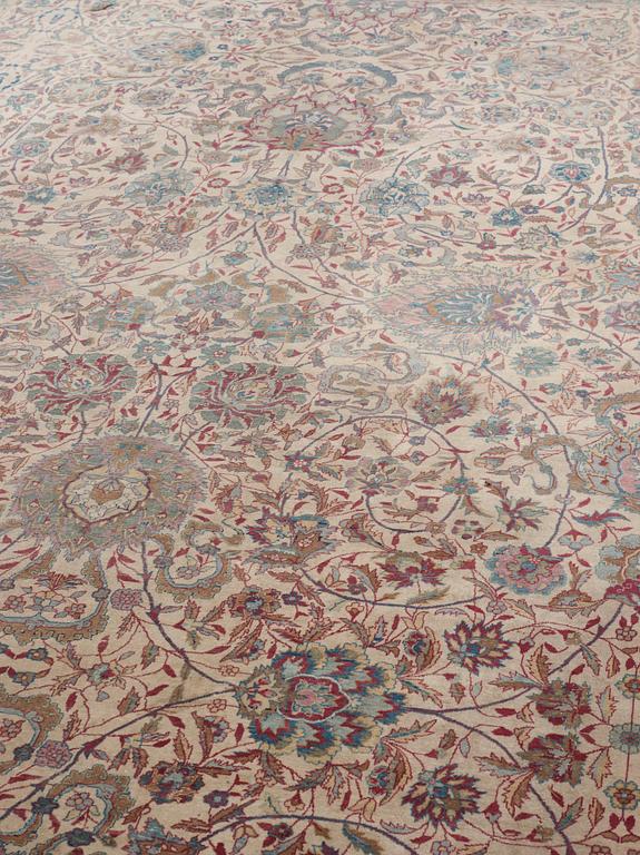SEMIANTIK KIRMAN. 691 x 318 cm.