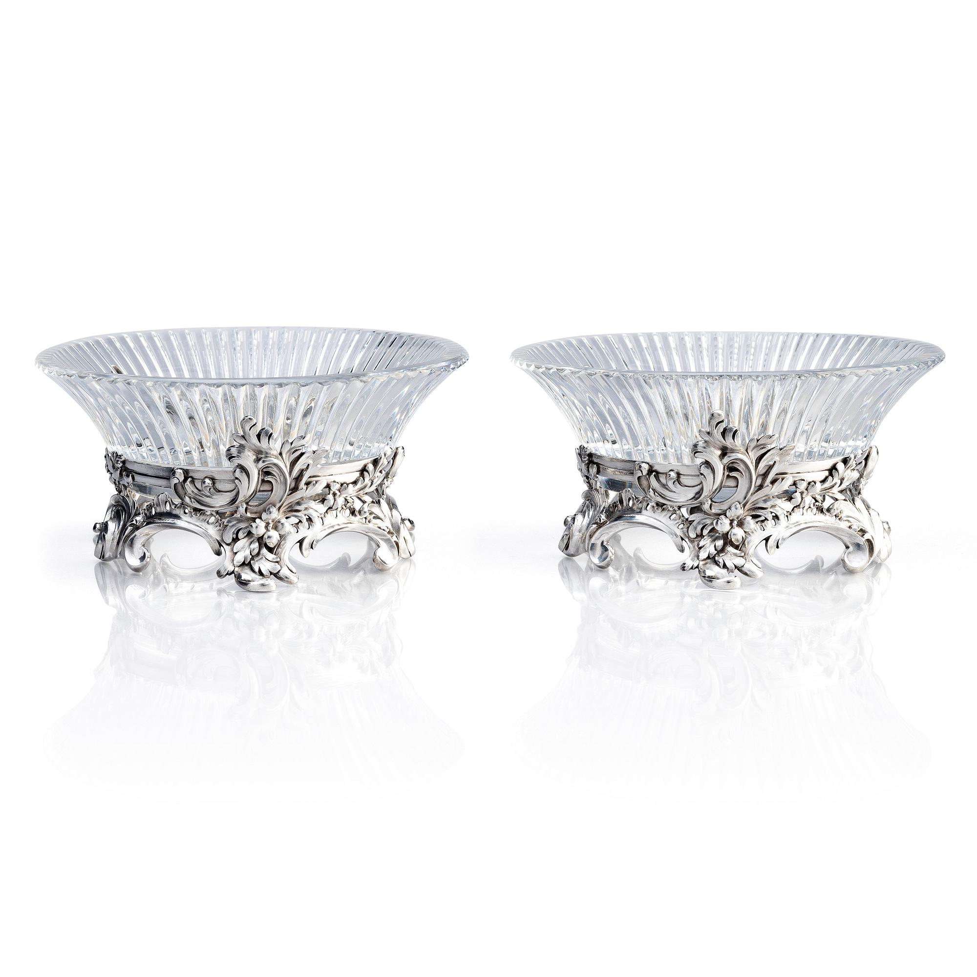 Jardinièrer/skålar, ett par, silver och slipat glas. W.A. Bolin, Moskva 1912-1917.