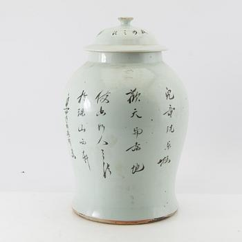 Lockurna Kina 1900-tal porslin.