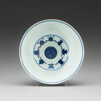 A blue and white bowl, Qing dynasty with Qianlong mark.