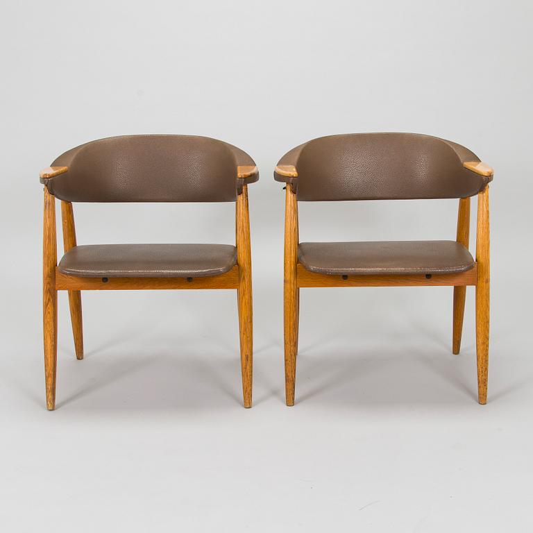 A pair of 1950s chairs.