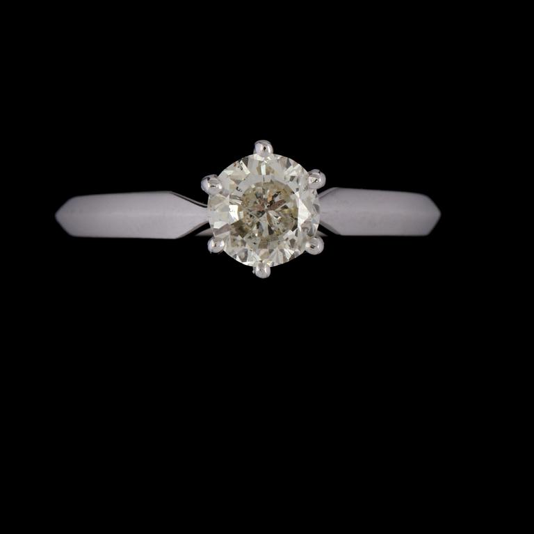 RING, 18k vitguld med briljantslipad diamant, ca 1.02 ct. Vikt 4 g.