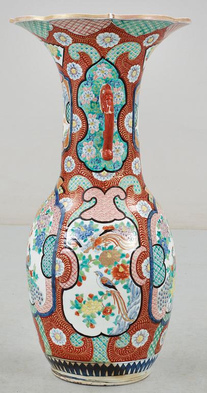 GOLVVAS, porslin, Meiji, Japan, omkring 1900.