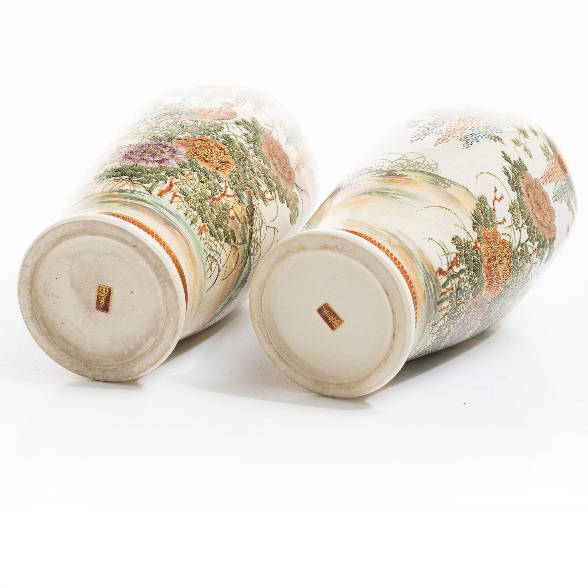 A pair of Japanese Satsuma vases, 20th century. Signed.
