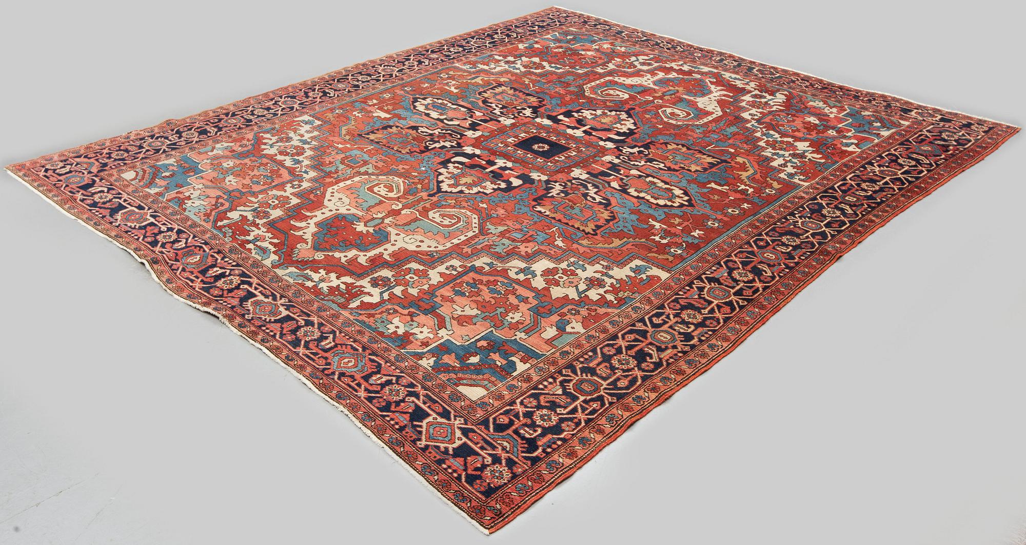 Matta, antik/semiantik Heris, ca 356 x 298 cm.