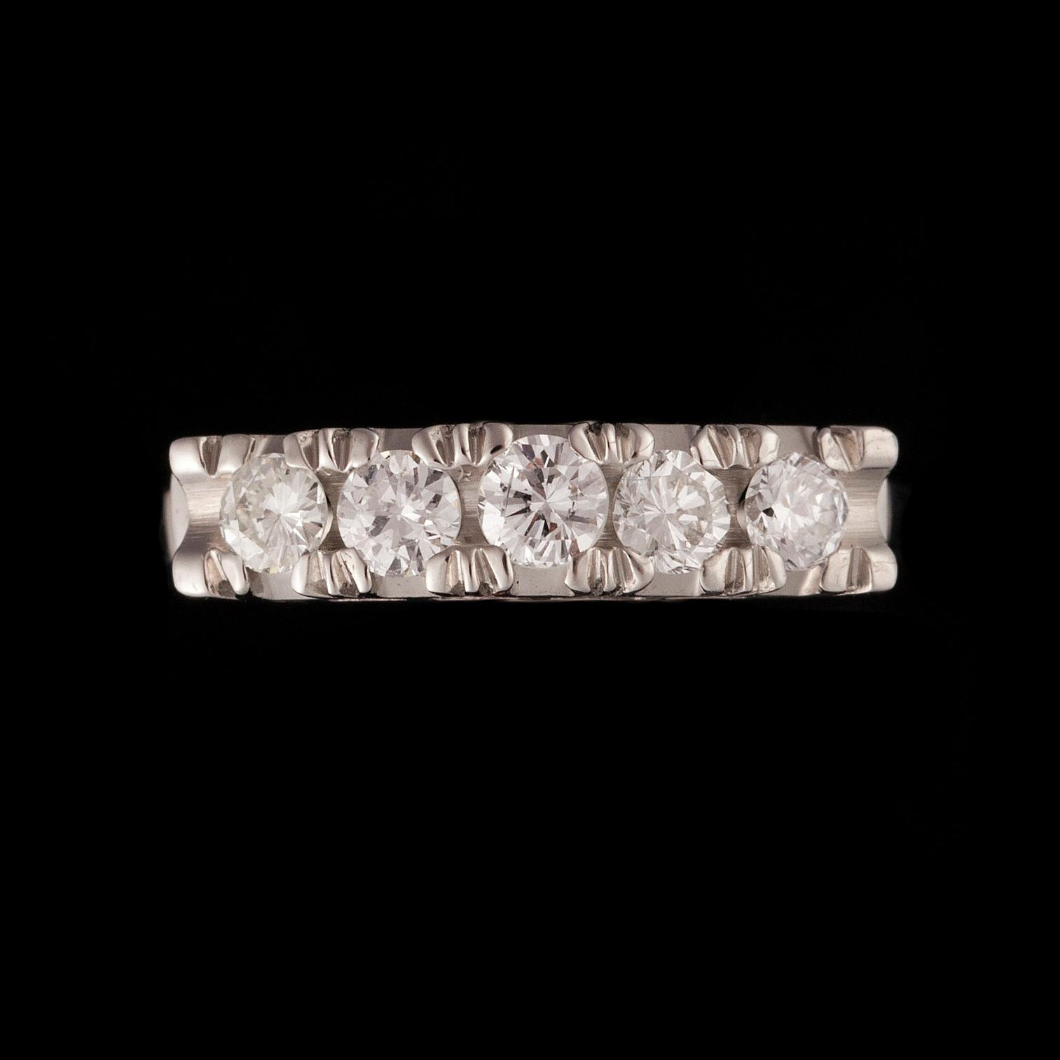 RING, platina, 5 st briljantslipade diamanter tot. 0,50 ct. Vikt ca 4 g.
