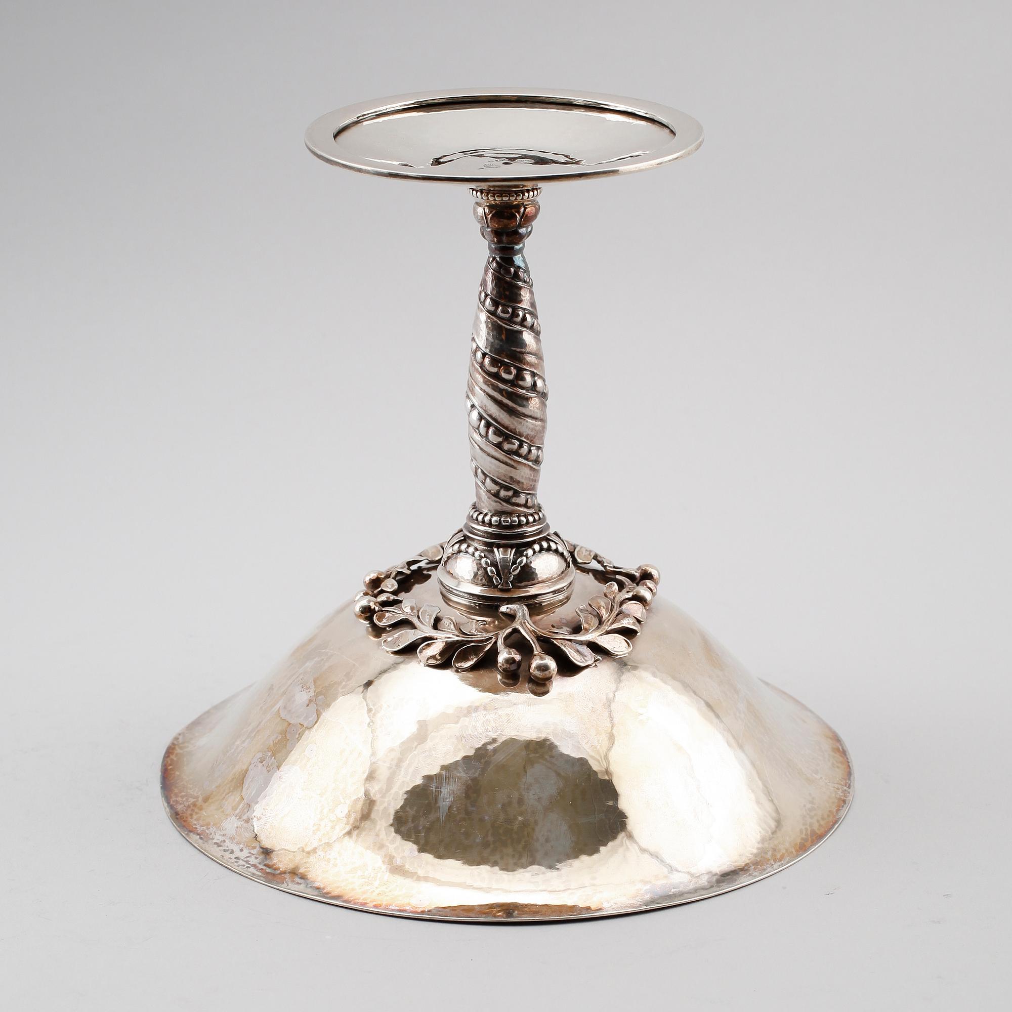 SKÅL PÅ FOT, silver, Georg Jensen samt stämplar för K Anderson, Stockholm 1925. Vikt ca 562 gram.