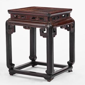 Pall/bord, hardwood. Qingdynastin, 1800-tal.