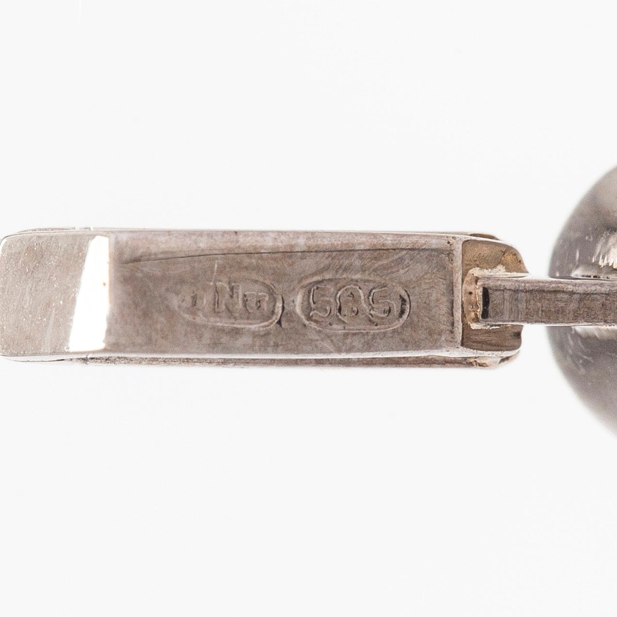 Riipus, 14K valkokultaa, pinkki safiiri ja briljanttihiottuja timantteja.