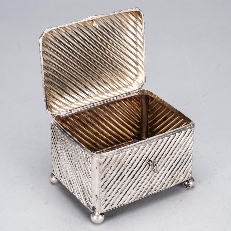 DOSA, silver, Wien, Österrike-Ungern, ca 1900. Totalvikt 326 g.