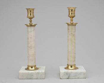 LJUSSTAKAR, ett par, sengustavianska, sekelskiftet 1700/1800.