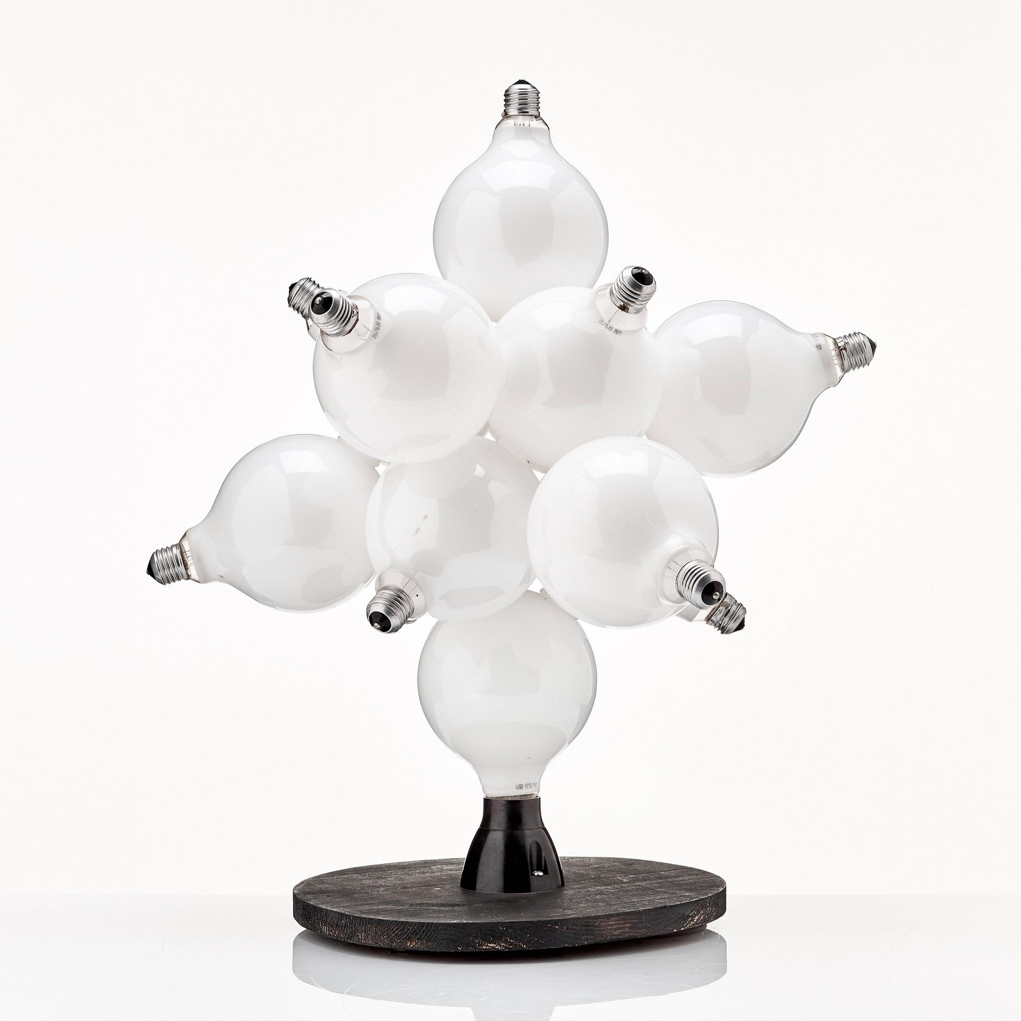 Dan Wolgers, "Skulptur I (Glödlampor)".