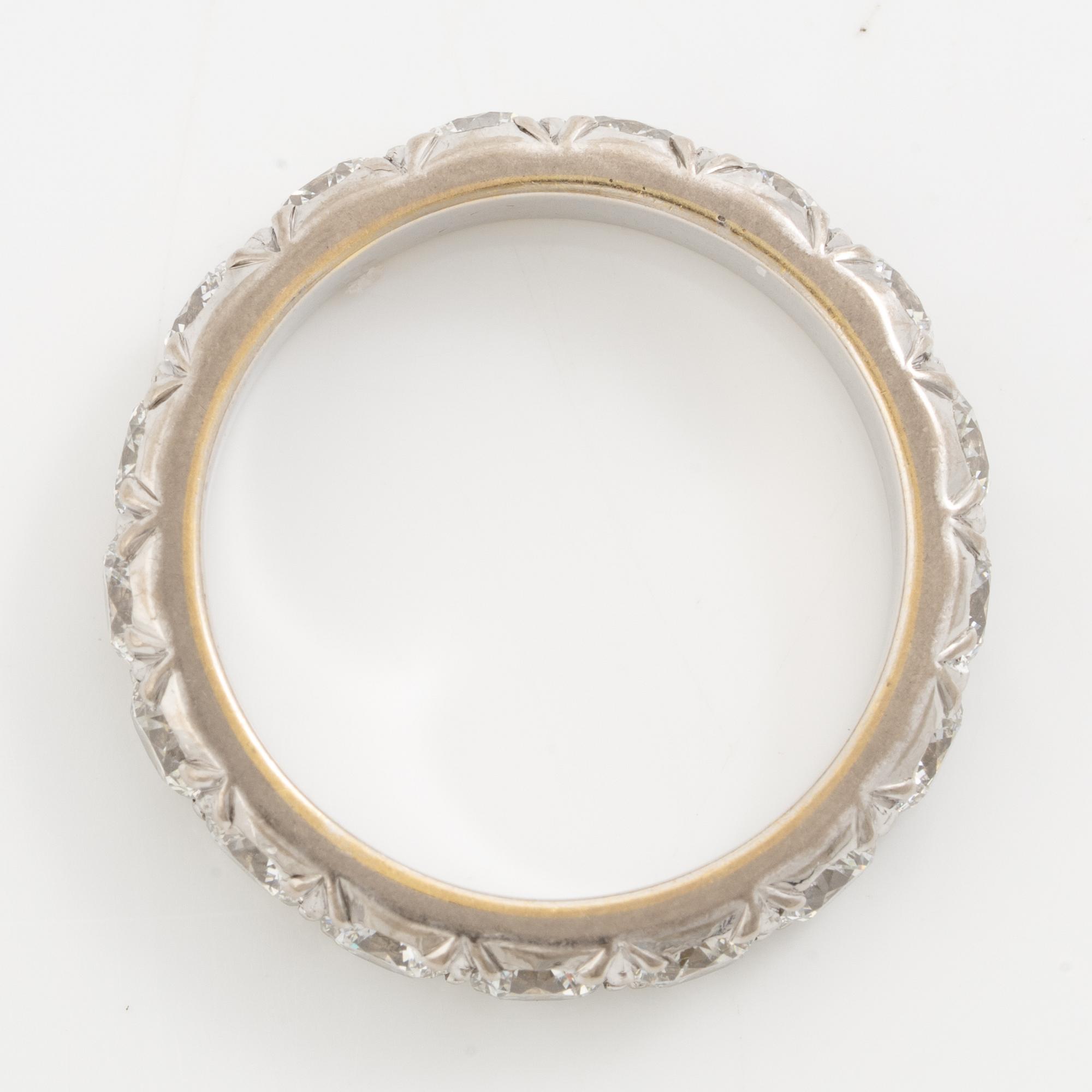 Ring, full eternity, 18K white gold set with brilliant-cut diamonds.