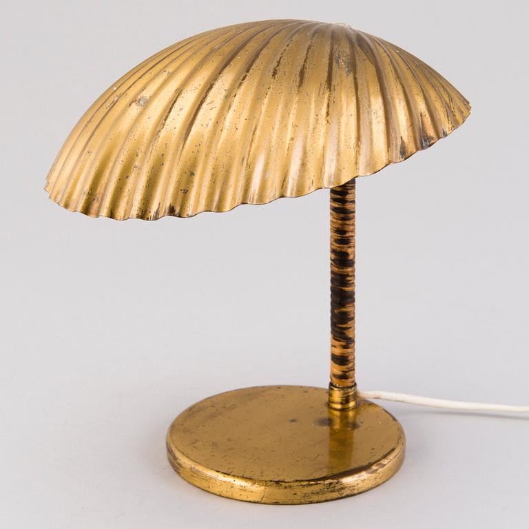 PAAVO TYNELL, A DESK LAMP. A shell.  Manufactured by Taito Oy. Designed in 1938/39.