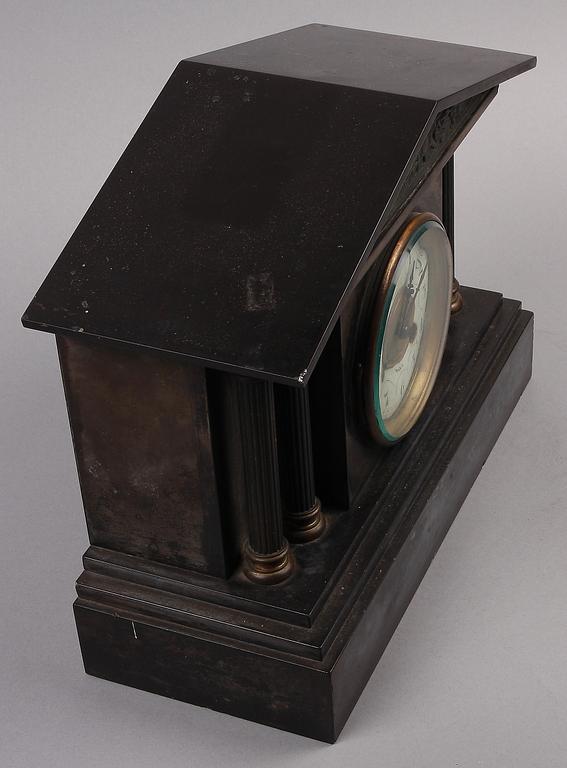 BORDSPENDYL, Maple & Co Ltd, Paris, omkring 1900.