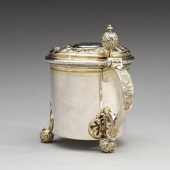 A Swedish 18th century parcel-gilt tankard, makers mark of Niclas Warneck, Karlstad 1757.