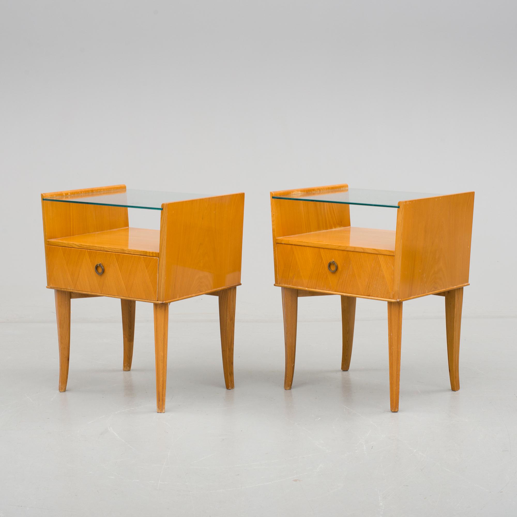 SÄNGBORD, ett par, sannolikt Bodafors, 1940-/50-tal.