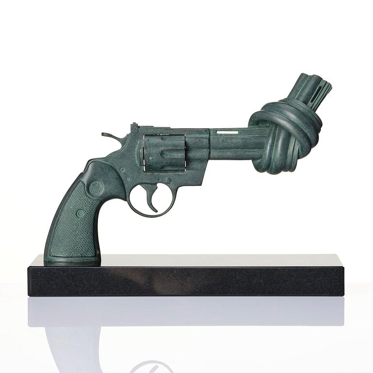Carl Fredrik Reuterswärd, "Non Violence Knotted Gun".