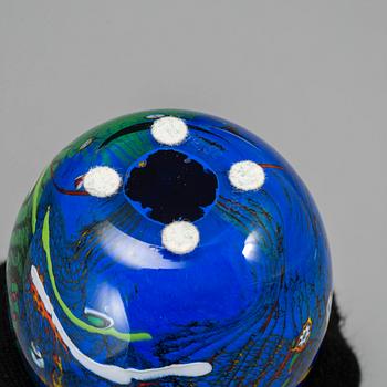 A J-E Reitzman glass sculpture of an Egg, Transjö, Sweden, 20th Century.