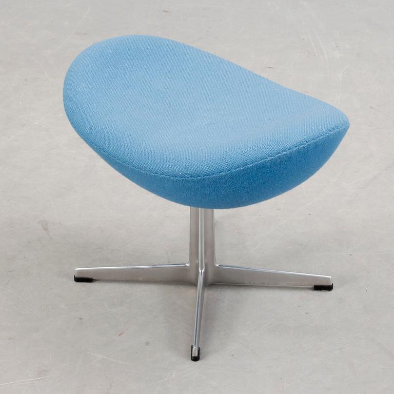 FOTPALL, "Ägget", Arne Jacobsen, Fritz Hansen, 2002.
