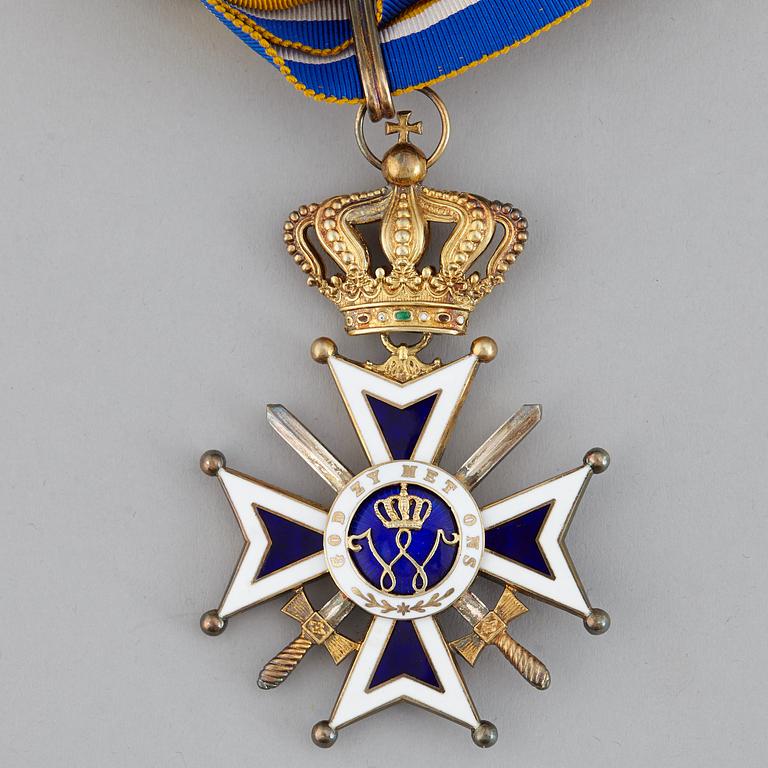 ORDER OF THE ORANJE-NASSAU, the Netherlands, a Commanders cross, Military division, in case.