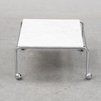 Bruno Mathsson, a pair of easy chairs and a coffee table, 'Karin', Dux, second half of the 20th Century.