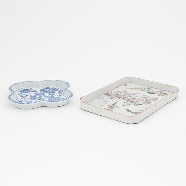 A set of two porcelain trays, Qing dynasty, 18th and 19th century.