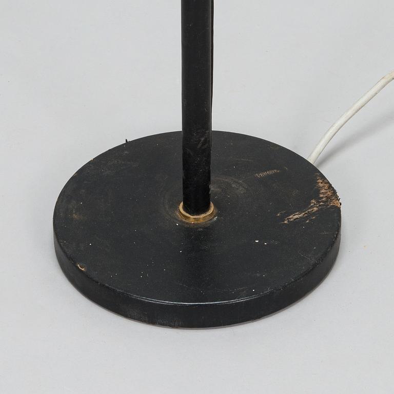 Alvar Aalto, 'Angel wing'  floor light model A 805, manufactured by Valaisinpaja Oy, late 20th century.