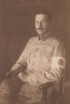 Carl-Gustaf Mannerheim, fotografi Atelier Rembrandt, Helsingfors,  daterad 1919.