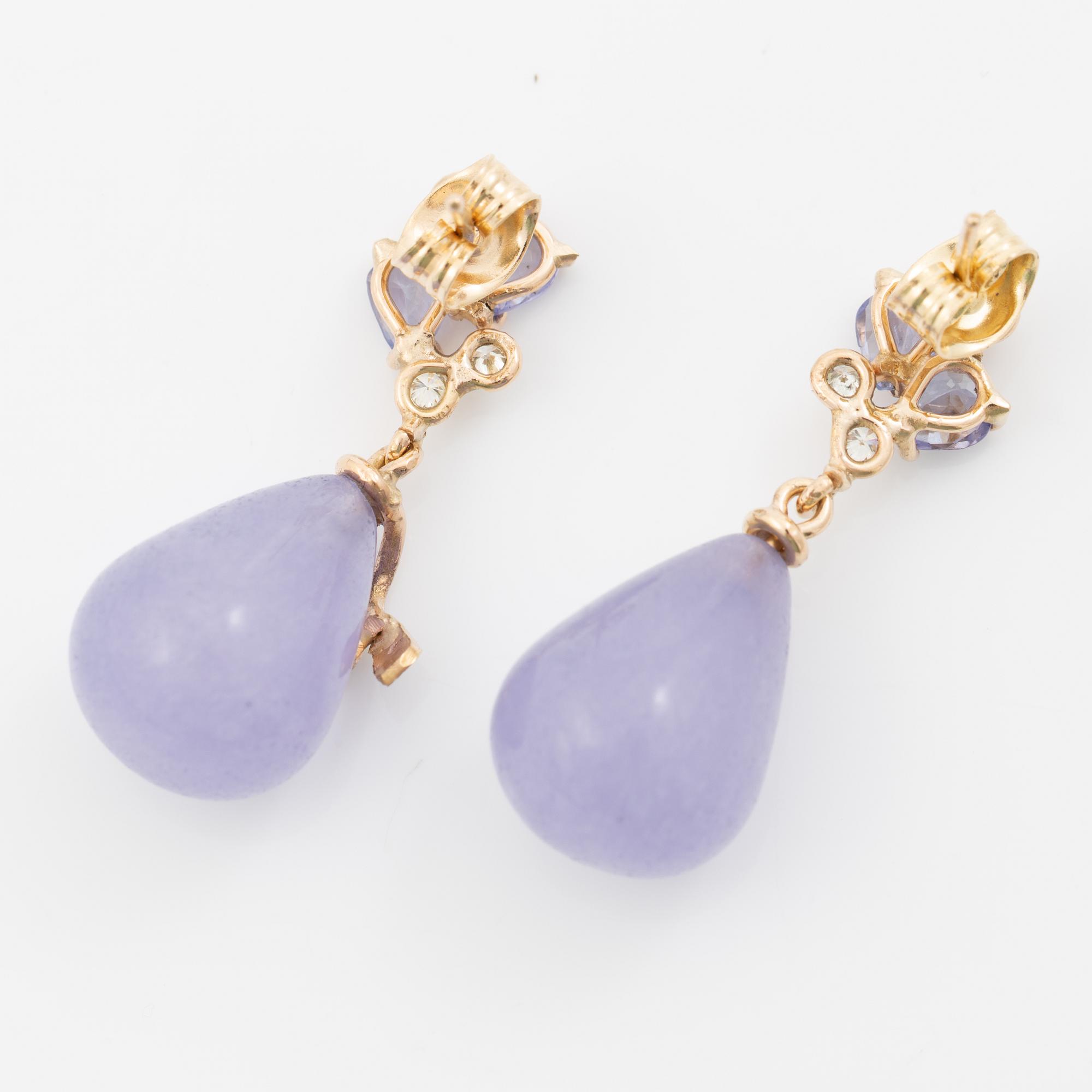 Earrings, Mandelstam, 18K gold with lavender-coloured jade, tanzanites and brilliant-cut diamonds.