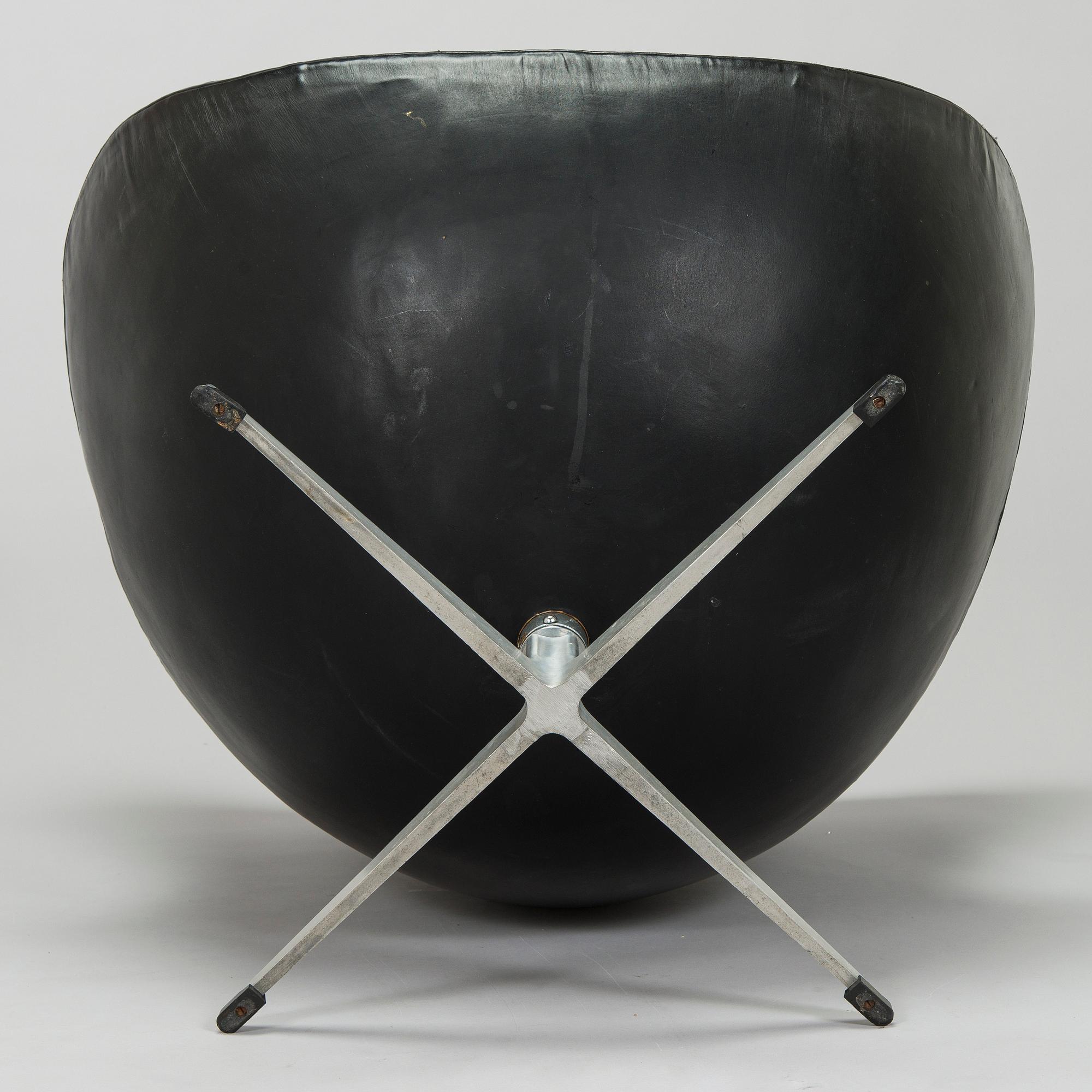 Arne Jacobsen, a black leather "Egg" armchair, Fritz Hansen, Denmark 1960/70s.