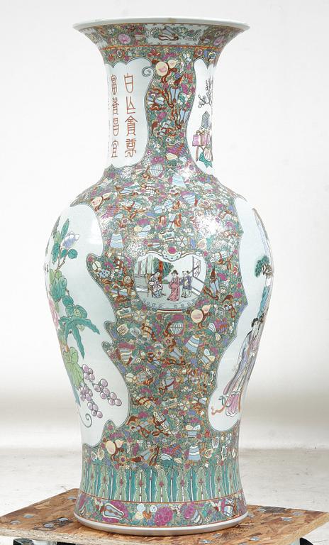 GOLVVAS, porslin, Kina, Kanton, 1900-tal.