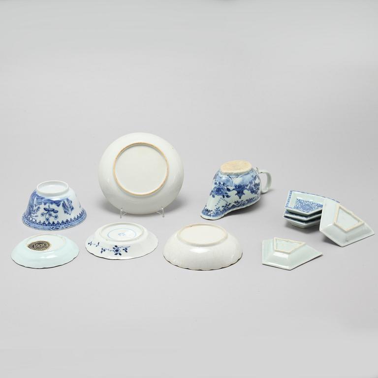 Eleven pieces of Chinese porcealin from 18/19th century.