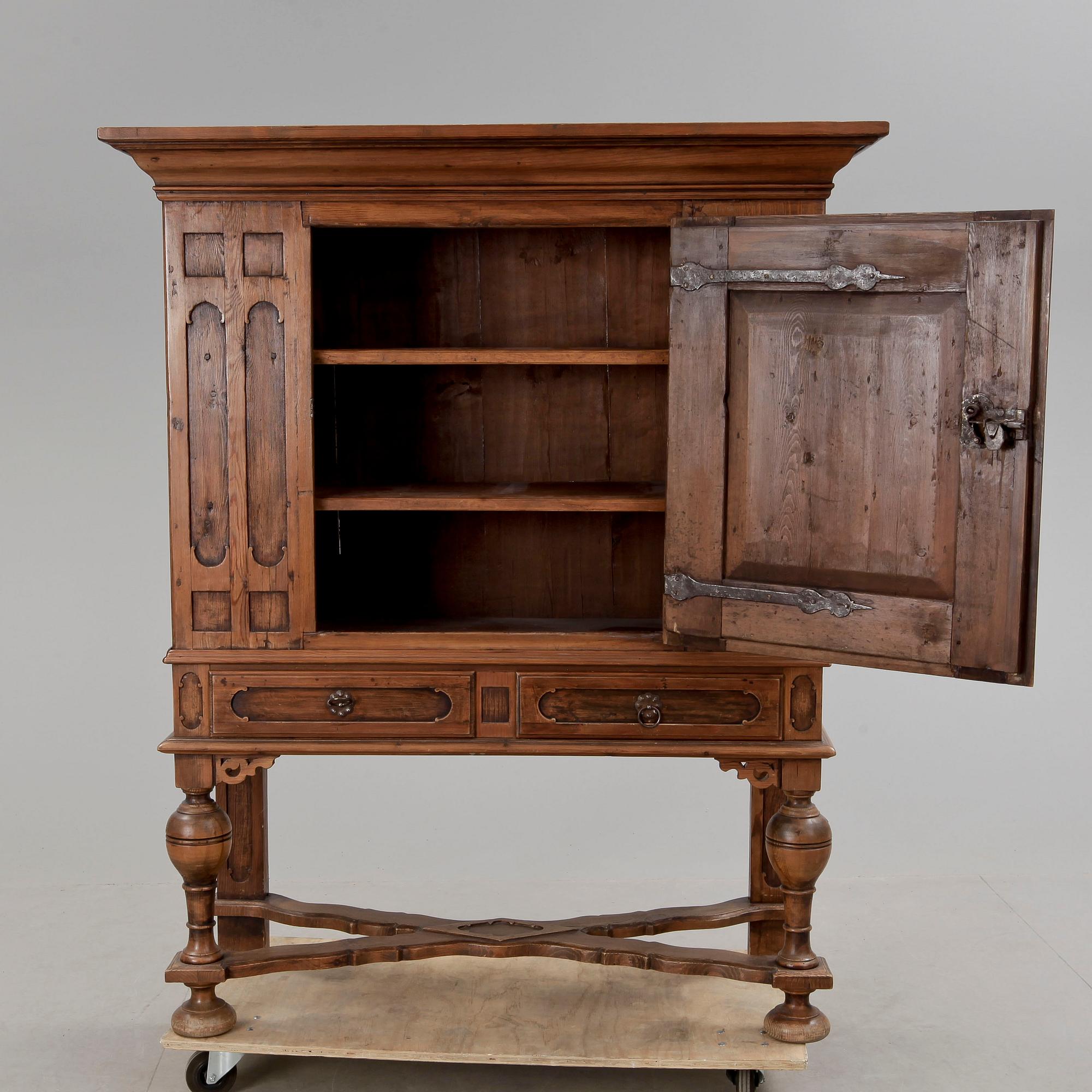 SKÅP, barockstil, 1900-tal.