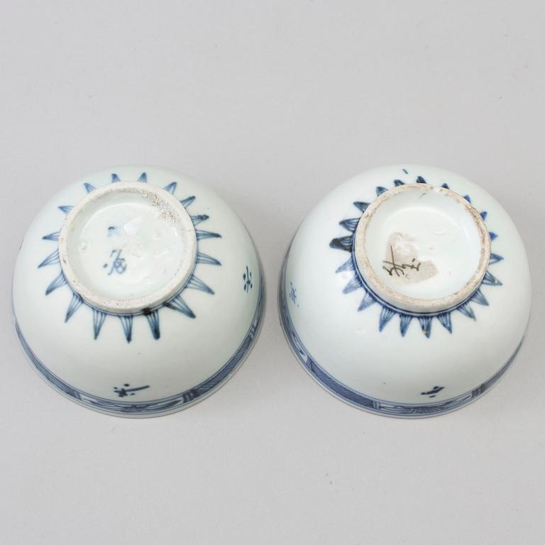 A pair of blue and white bowls, Qing dynasty, 18th Century.