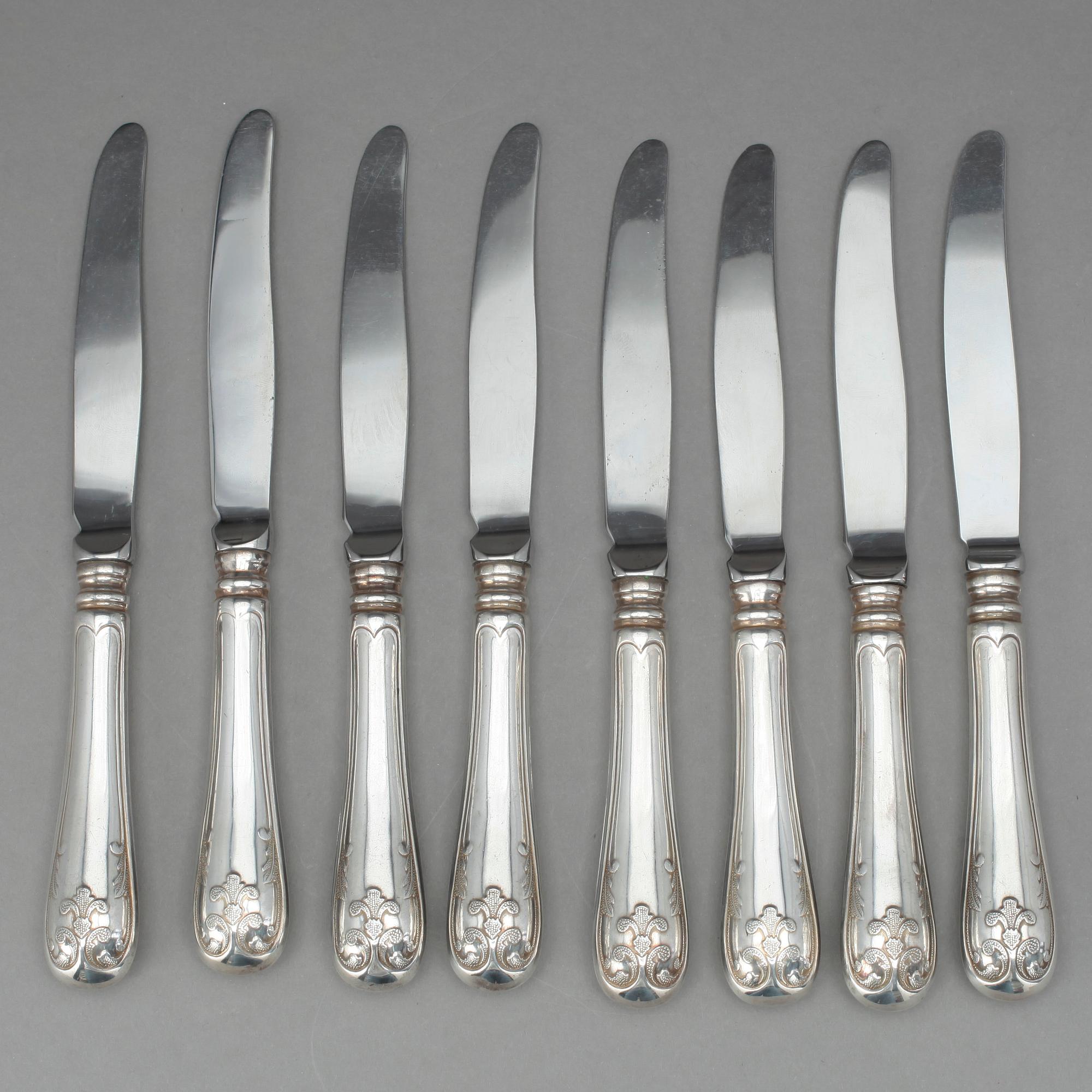 BORDSKNIVAR, 8 st, silver, gammalfransk modell, 1900-talets senare del. 735 gram inkl rostfria blad.