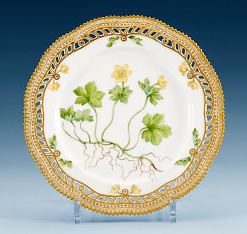 1273. A set of nine Royal Copenhagen ´Flora Danica´porcelain plates, Denmark, early 20th century, model 3554. (9).