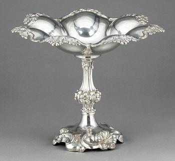 SKÅLFAT på fot, silver, G Möllenborg, Stockholm 1868, vikt ca 613 gram.