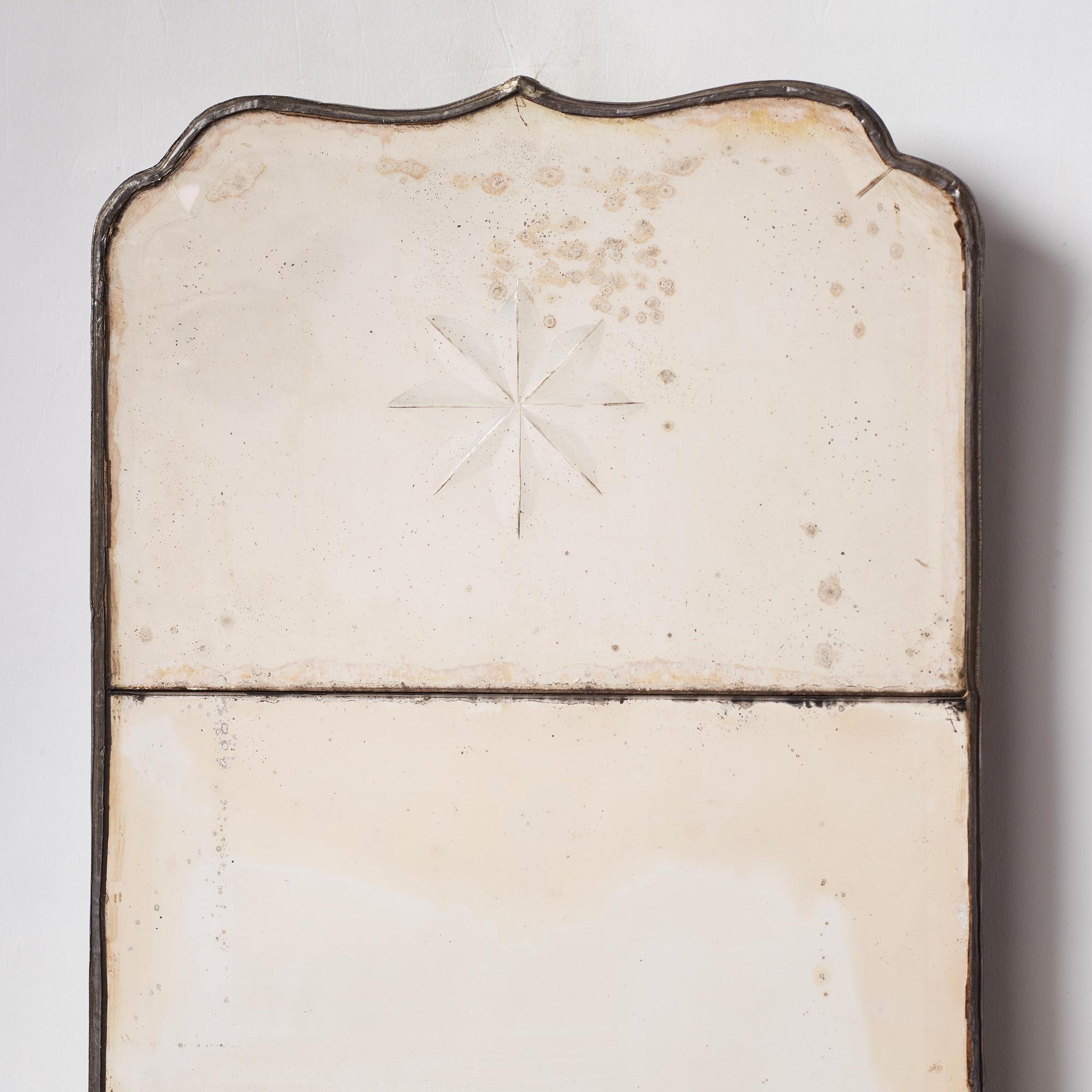 Spegellampetter, ett par, för ett ljus, av Nils Meunier (mästare i Stockholm 1754-97), Gustavianska.