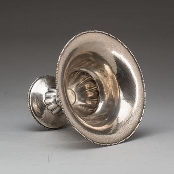 SKÅL på FOT, silver, C G Hallberg, 1924. Vikt ca 550 g.