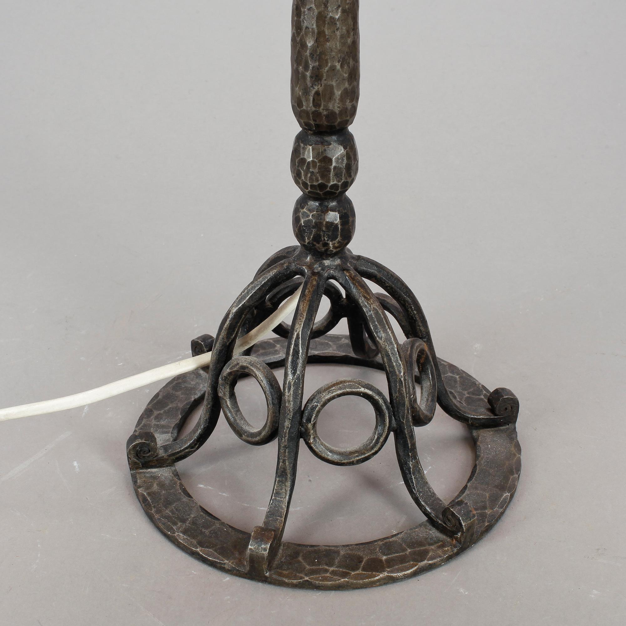 BORDSLAMPA, 1900-talets första hälft.