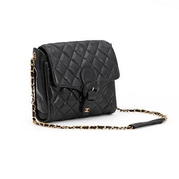 CHANEL, a black quilted leather shoulder bag.