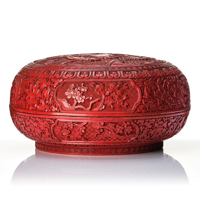 A large lacquer box with cover, Qing dynasty, with Qianlong mark.