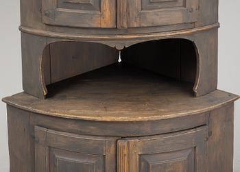 A painted pine cabinet, first half of the 19th Century.