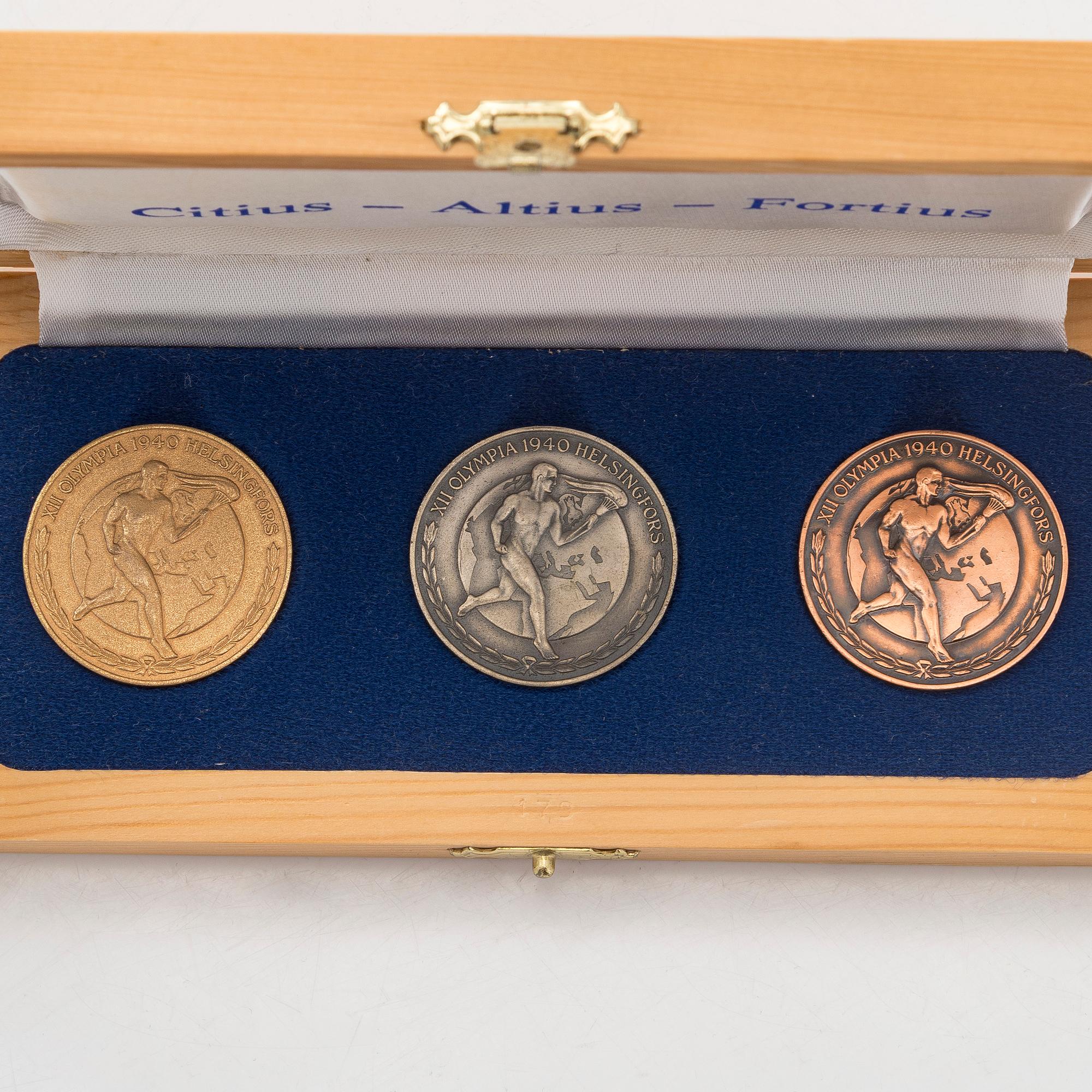 Commemorative medals in a box, 3 pcs, Olympic Games Helsinki 1940, Hopeatehdas Oy.