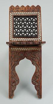 KORANSTÄLL, trä, orientaliskt. Trol 1800-tal.