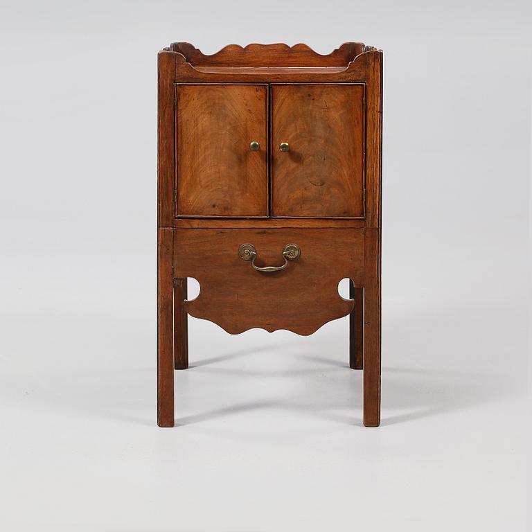 POTTSKÅP, England, 1800-tal.
